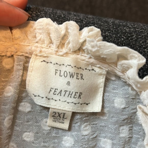 White Relaxed Tie Front Blouse with Bib Collar - Picture 5 of 6